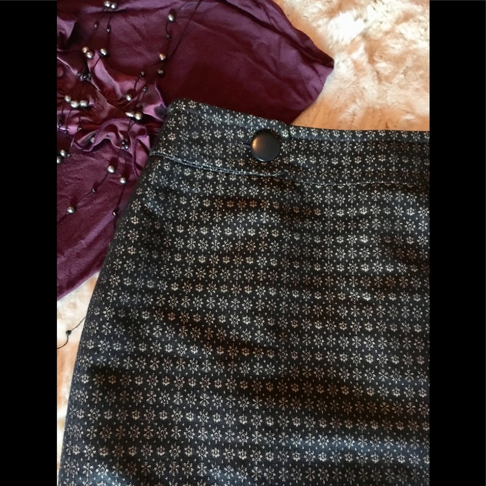 NWOT. Ann Taylor Navy Blue Patterned Pencil Skirt